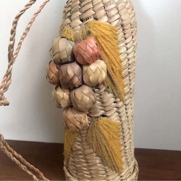 VINTAGE wicker/rattan wine bottle holder - Picture 3 of 10